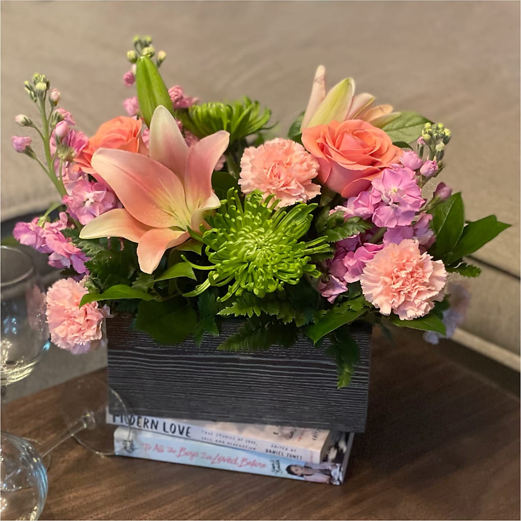 Beautiful Spirit Basket – MARIA'S FLORAL CREATIONS, Bethel CT