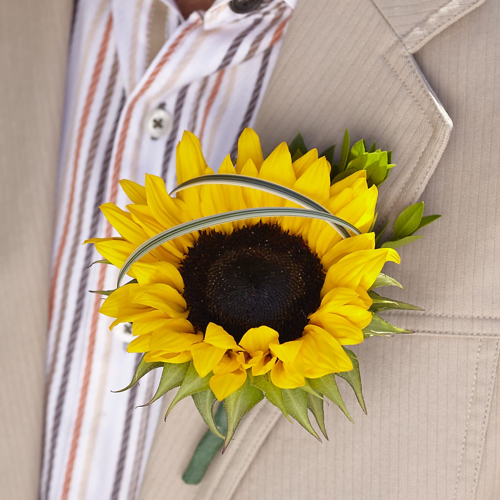 Free Spirit Boutonniere – MARIA'S FLORAL CREATIONS, Bethel CT