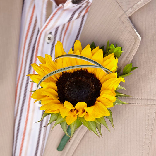 Free Spirit Boutonniere – MARIA'S FLORAL CREATIONS, Bethel CT